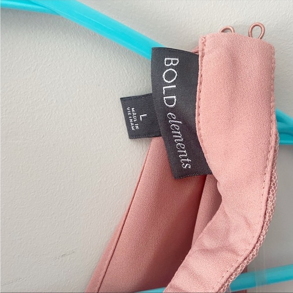 BOLD Elements | L | Women’s Jewel Choker Cold Shoulder Top - Picture 4 of 4